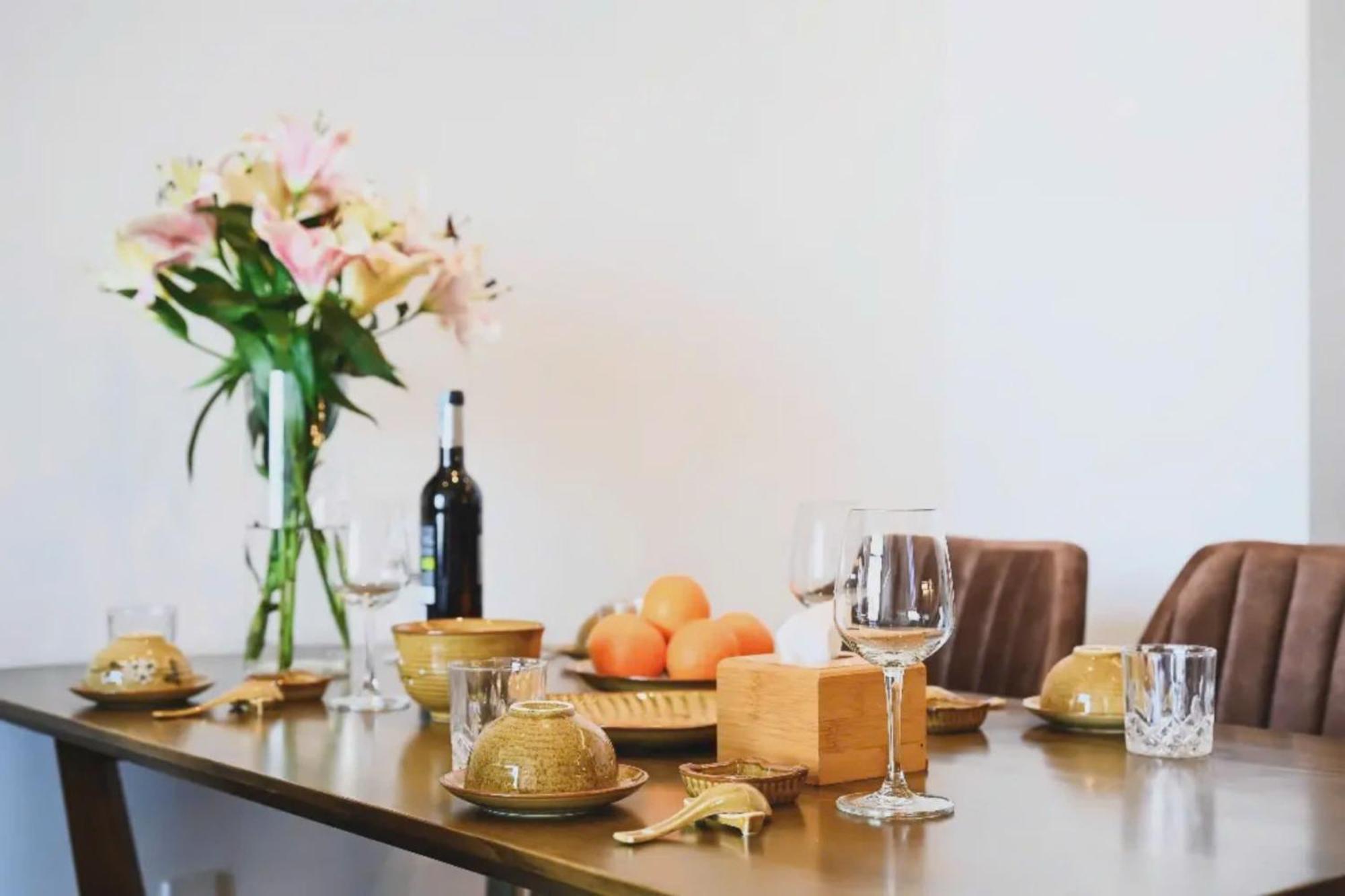 Hotel The Bloom Pham Viet Chanh - Modern Living Space In Saigon - A Choice For Western Travelers